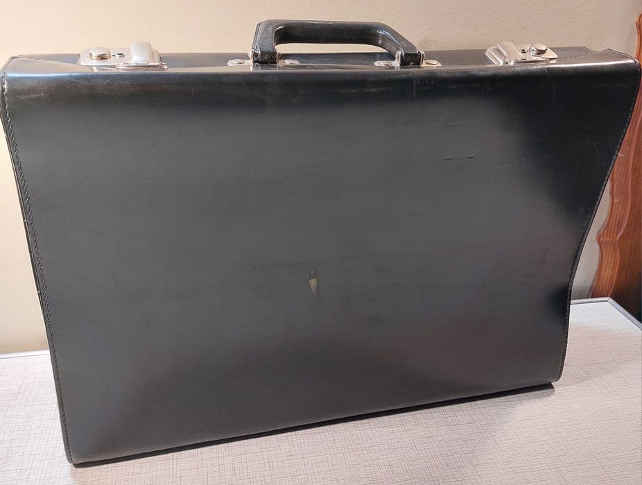 Дипломат / Класичний Чорний Кейс для документів А4.