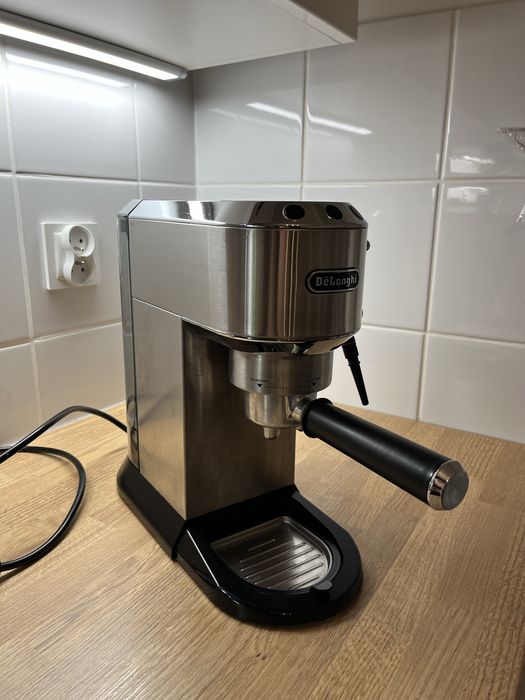 Ekspres kolbowy DeLonghi Dedica Style EC685.M