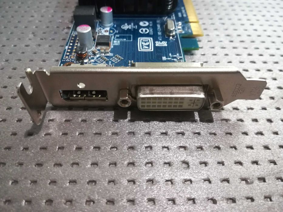 Видеокарта AТI Rаdеоn HD 7470.  память 1 ГБ  рабочая низкопрофильная