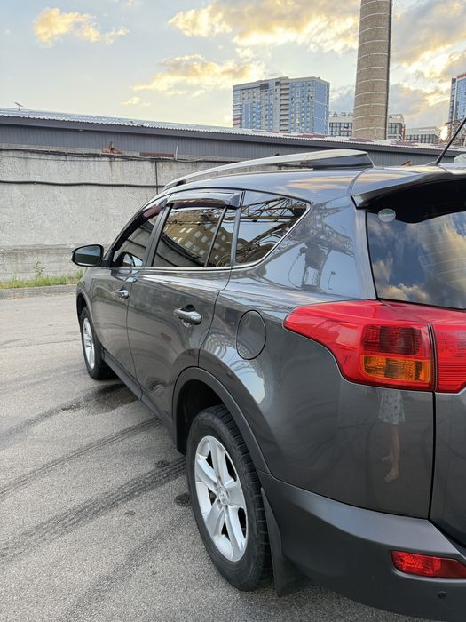 Toyota RAV 4  офіційна