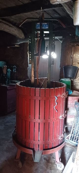 Prensa com macaco hidráulico