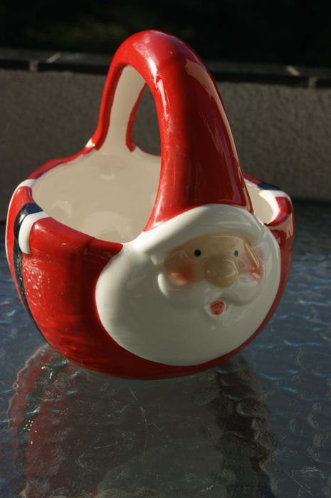 Święty Mikołaj-porcelanowy świąteczny koszyk-17x17cm