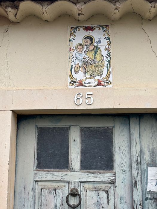 Moradia para recuperar em rio maior