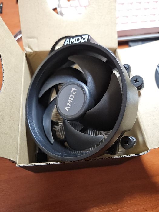 Боксовий AMD куллер, новий