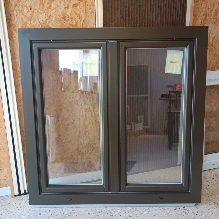 2 Janelas PVC Castanho/Branco - Vidro Duplo - c/ oscilobatente - NOVAS