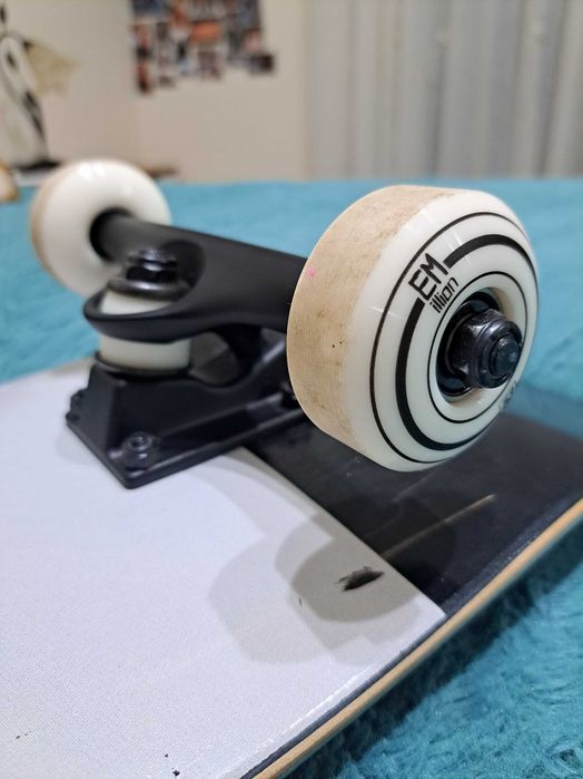 Skate Emillion completo 8' NOVO