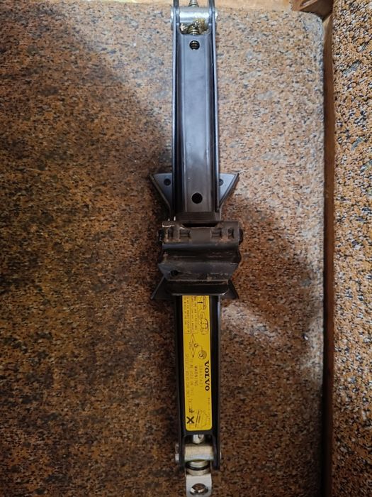 Домкрат оригінал Вольво Хс90