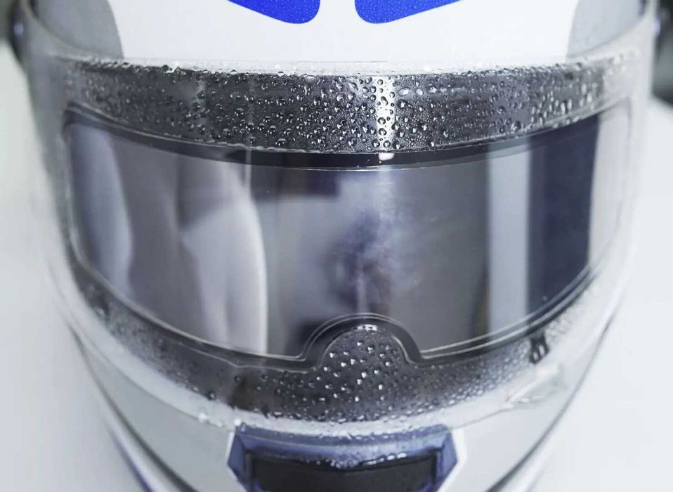 Película Viseira Capacete Anti-Embaciamento Repelente Água Moto