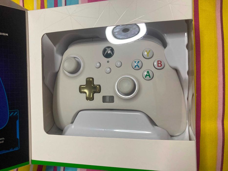 Comando PowerA Branco para Xbox One, Xbox Serie XS e PC