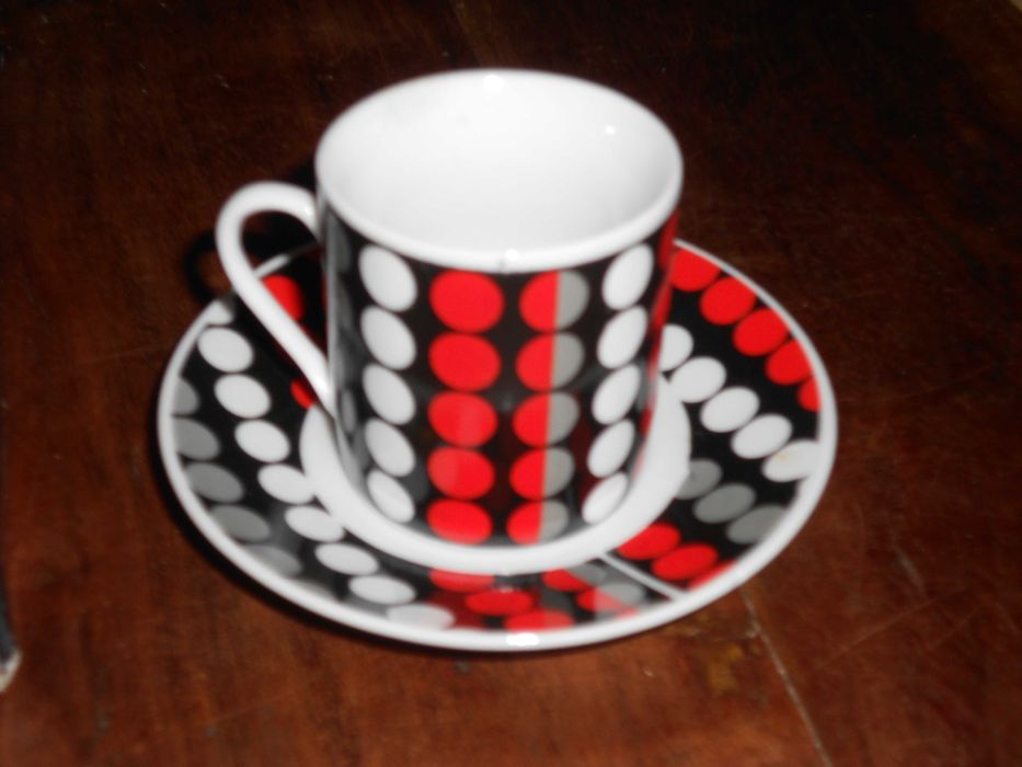 Conjunto chavenas de café com pires - Novo - 4 chavenas