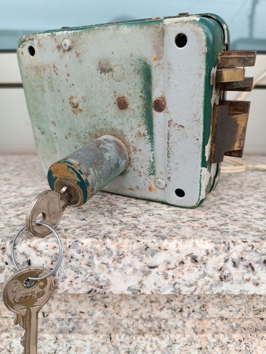Fechadura de portão elétrica