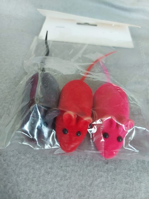 zestaw 3 myszek po przyciśnieci wydają dźwięk - pisk