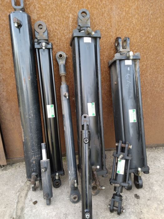 Продаю гідроциліндри та гідравлічні шланги.