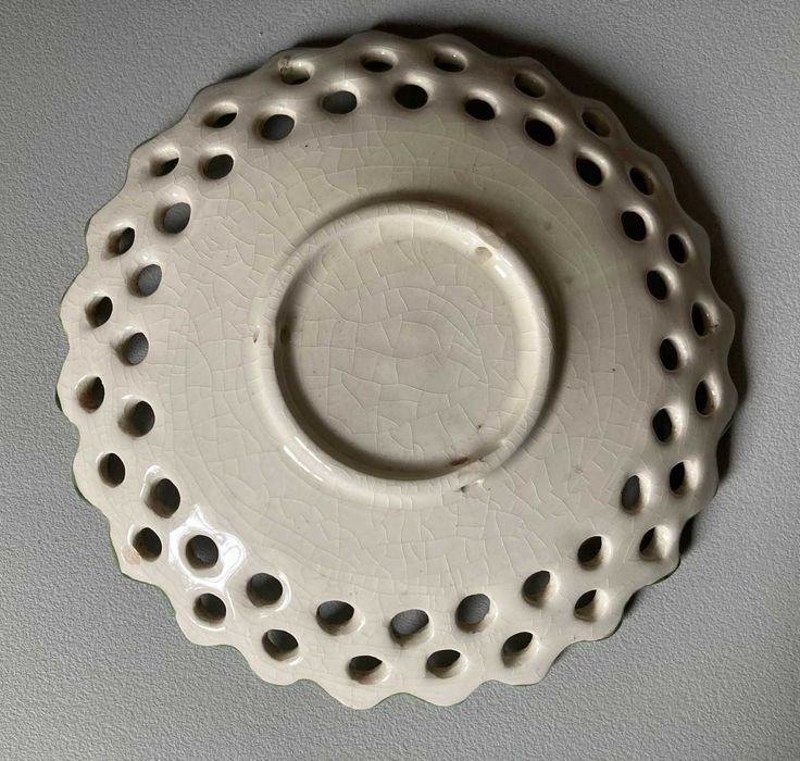 Prato Tradicional Decorativo (~17cm diâmetro)