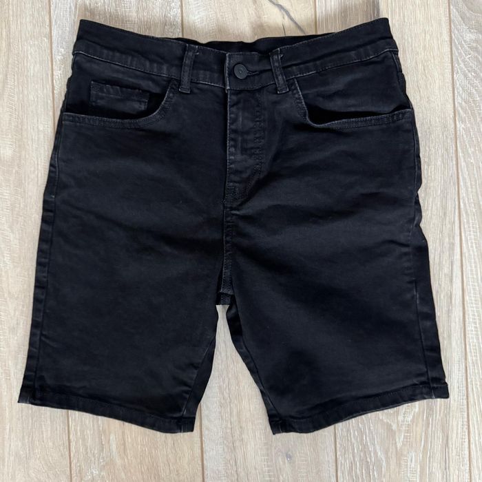 Krótkie czarne spodenki męskie YourTurn roz. 28