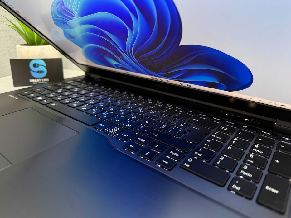Стильний ноутбук Fujitsu U7510/i5-10310u/15.6"/256gb ssd/4G