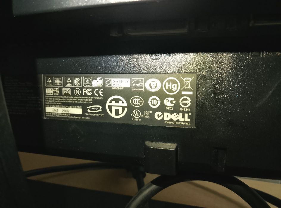 Monitor LCD Dell 19 cali