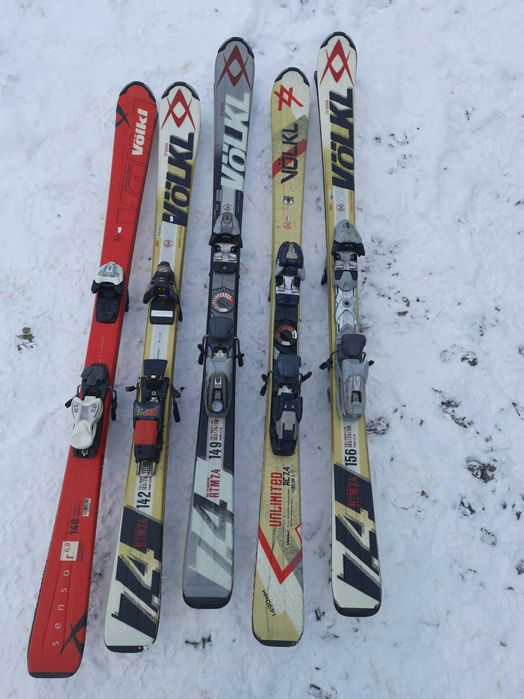 Продам лижі, сновборди, сани, боти.