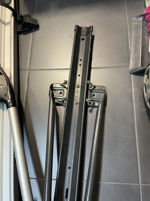 2 suportes  bicicletas ( 2 thule + 1 simples)