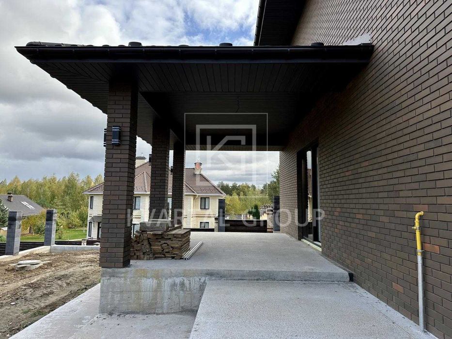 Продам просторий будинок на 12 сотках землі. Без комісії.