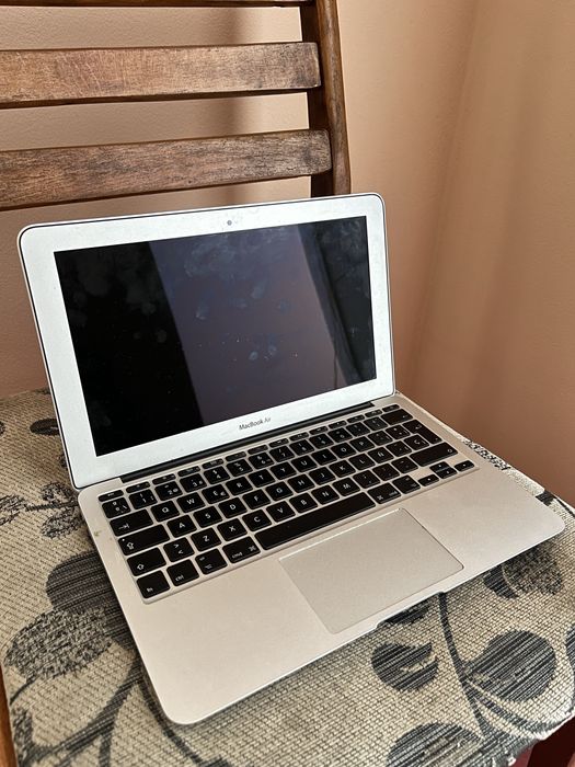 Macbook air 2011 (на запчасти) перестав включатись