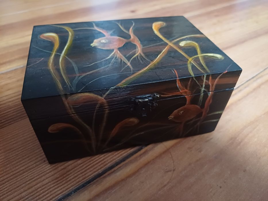 Caixa de jóias de madeira com motivos marinhos