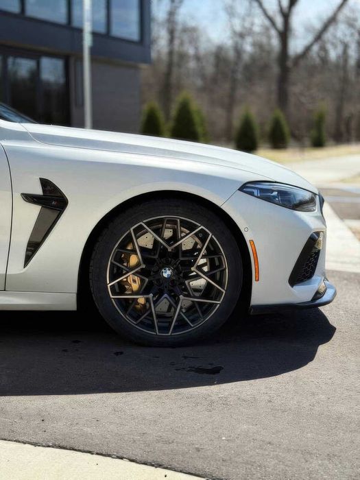 BMW M8 Competition      2022