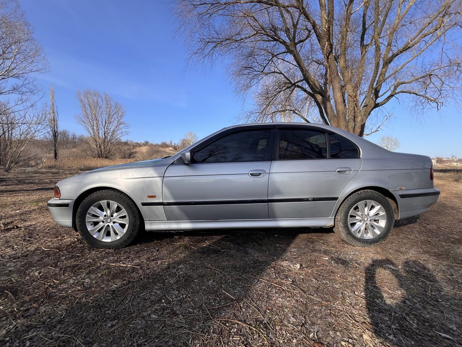 Продам BMW е39 520
