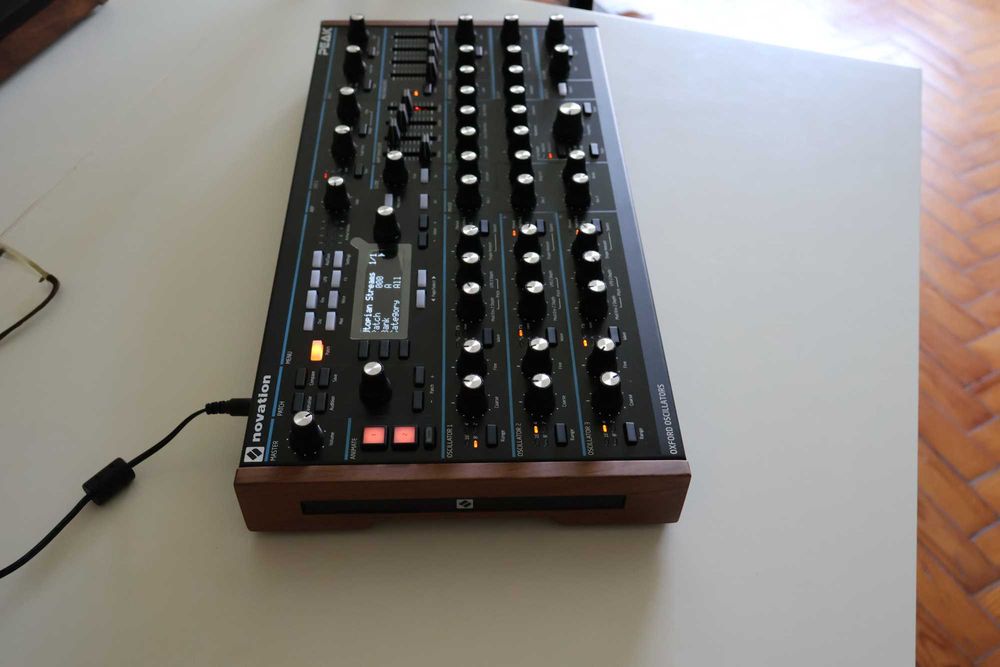 Sintetizador Novation Peak