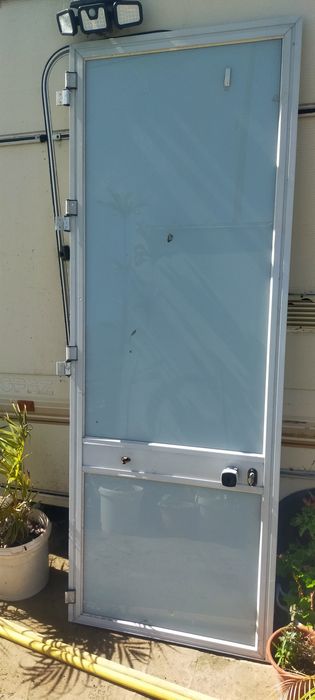 Porta em alumínio e vidro