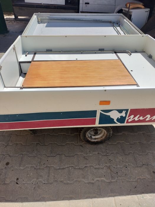 Auto tenda surmonte
