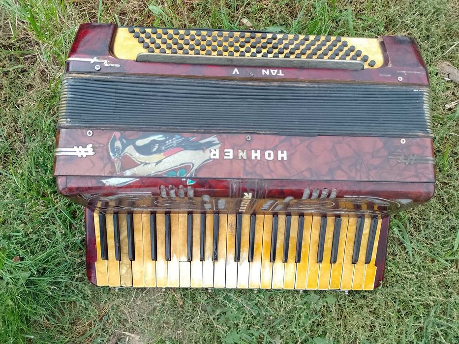 Akordeon Hohner 120 basów 4 chory
