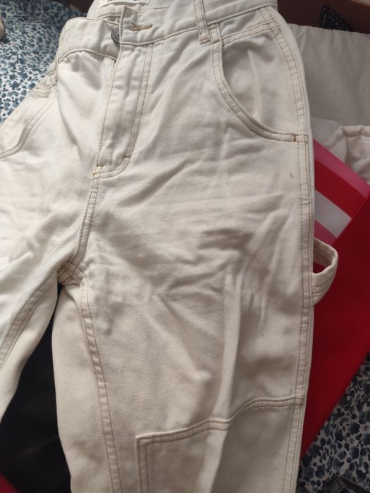 Calças brancas Pull e Bear