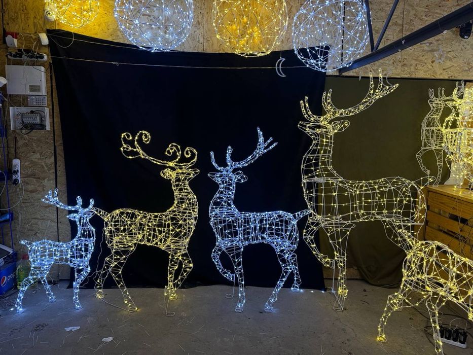 В наявності Олень новорічний, новогодний олень. Олень на новый год