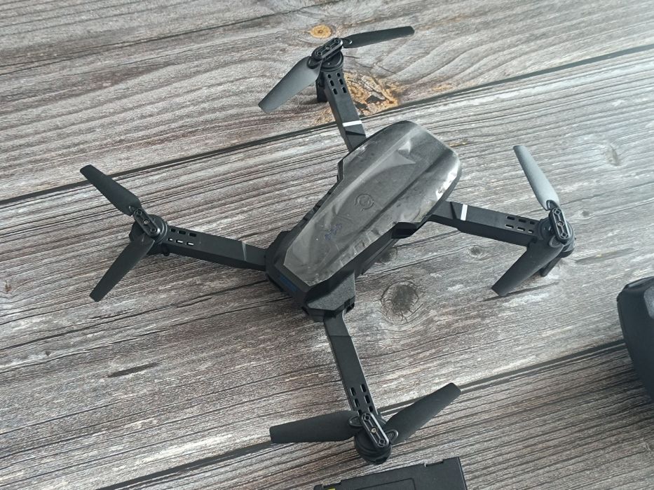 Квадрокоптер Е99 комплект