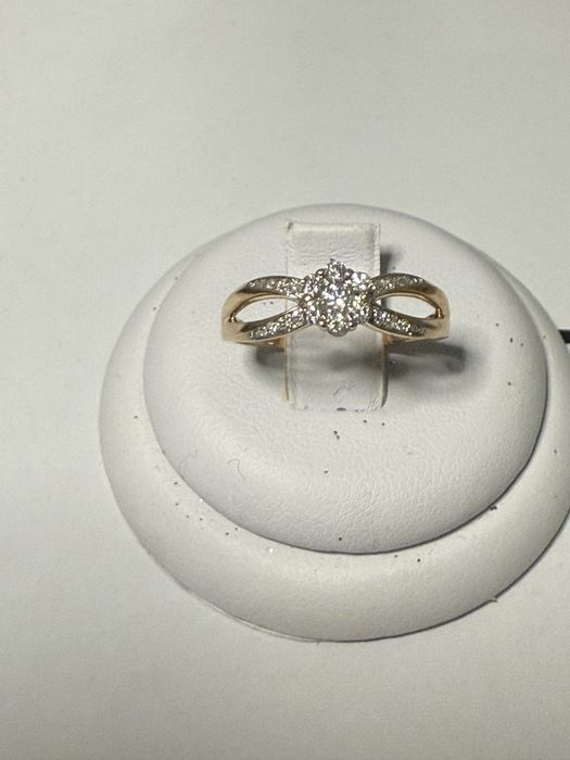 Каблучка з діамантами проба 585