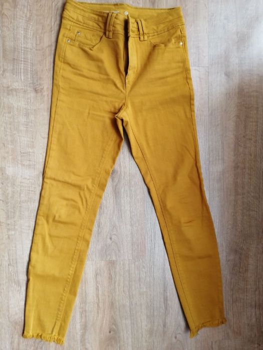 Spodnie musztardowe C&A