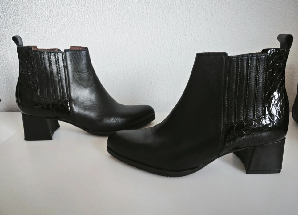 Botas de pele pretas da Seaside