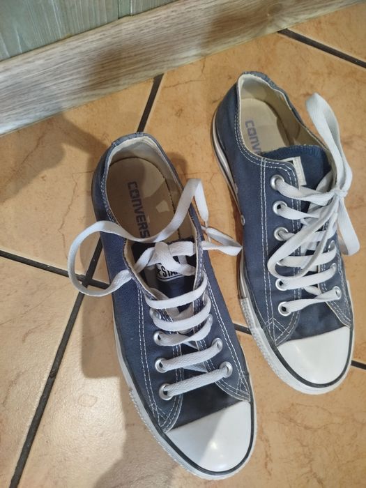 Sprzedam trampki Conversy  kolor niebieski rozm39