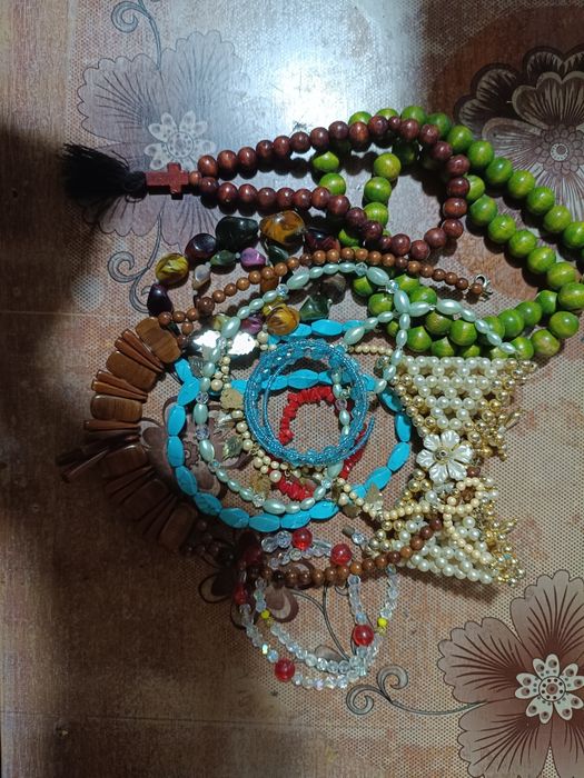 Продам  бижутерию одним лотом