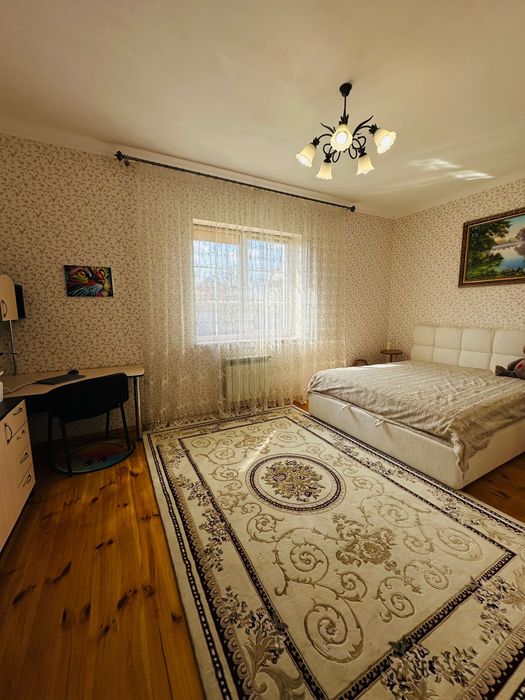 Продам одноповерховий будинок  на дві сім'ї, м.Бровари