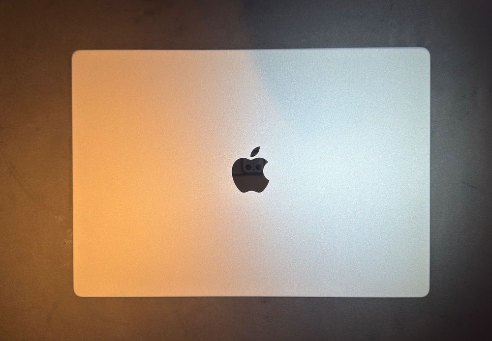 MacBook Pro 16” M2 Pro 12 CPU 19 GPU 16Gb RAM 512Gb SSD