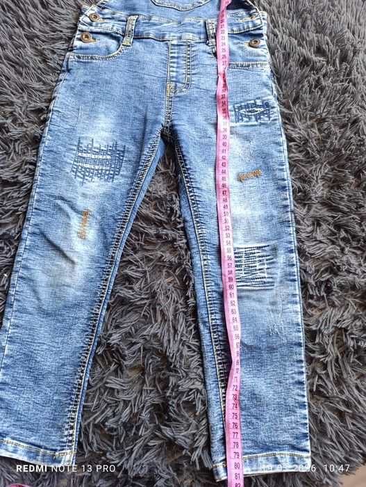 Джинсовий комбінезон,розмір 4-5 років,в гарному стані