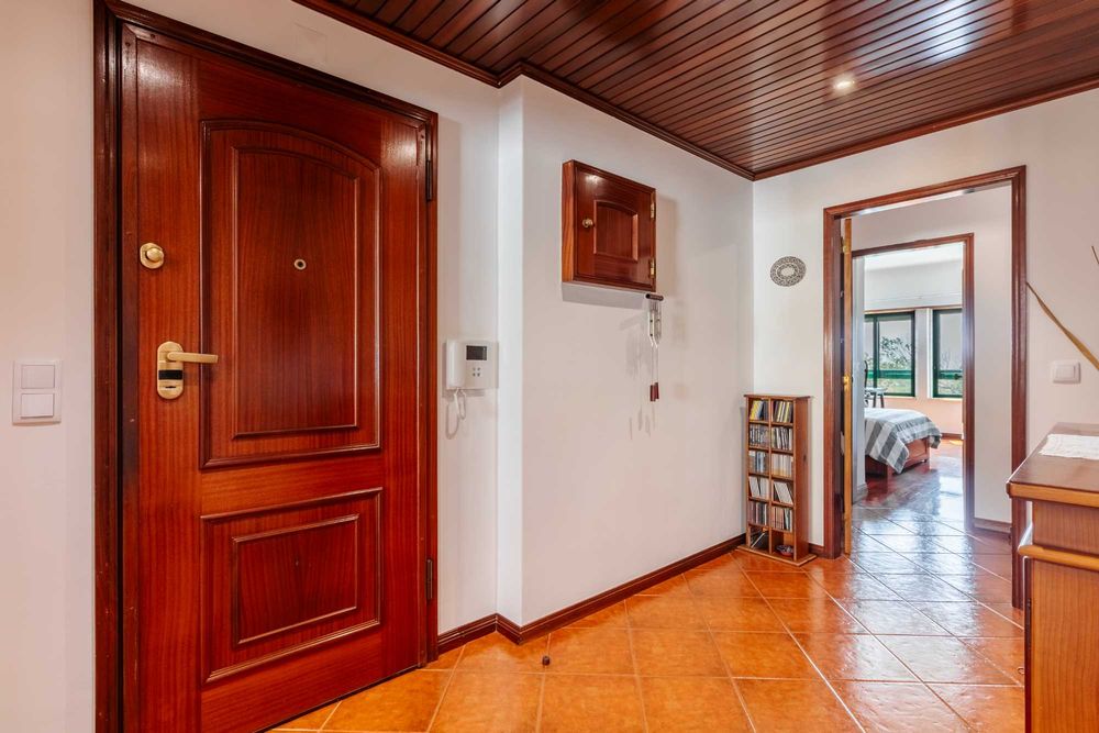 Apartamento T3 Massamá Norte com Garagem Box de 60m2
