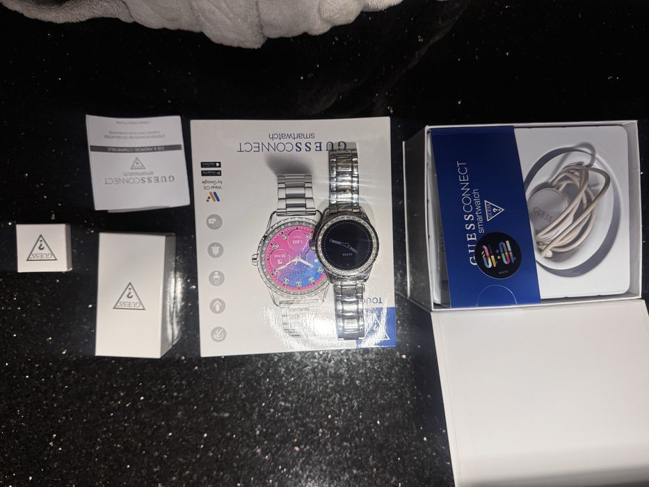 Zegarek smartwatch Guess, stan bardzo dobry, bez wad