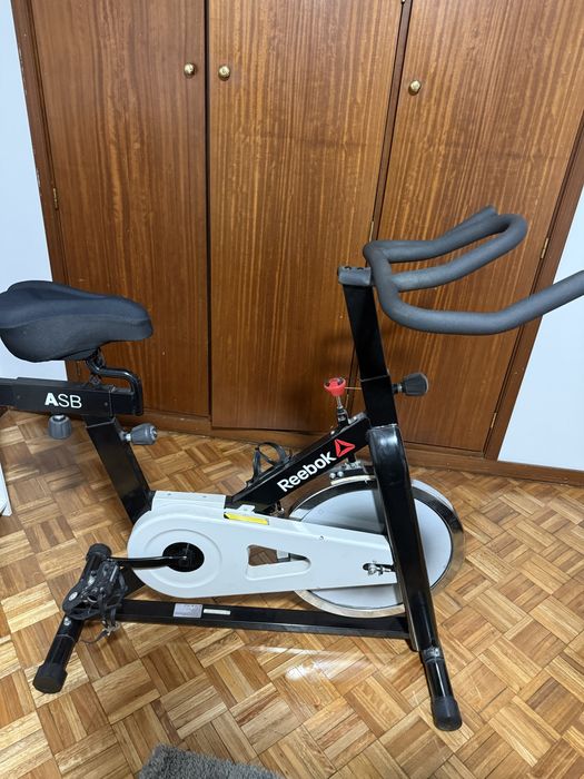 Bicicleta estática indoor reebok