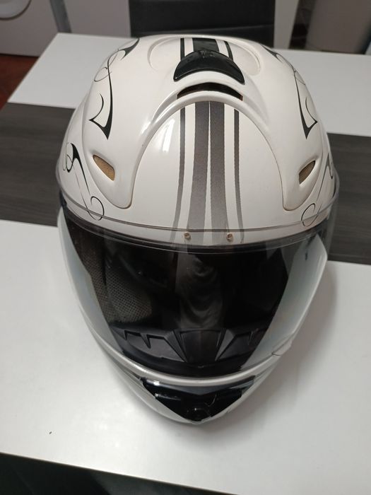Capacete impecável
