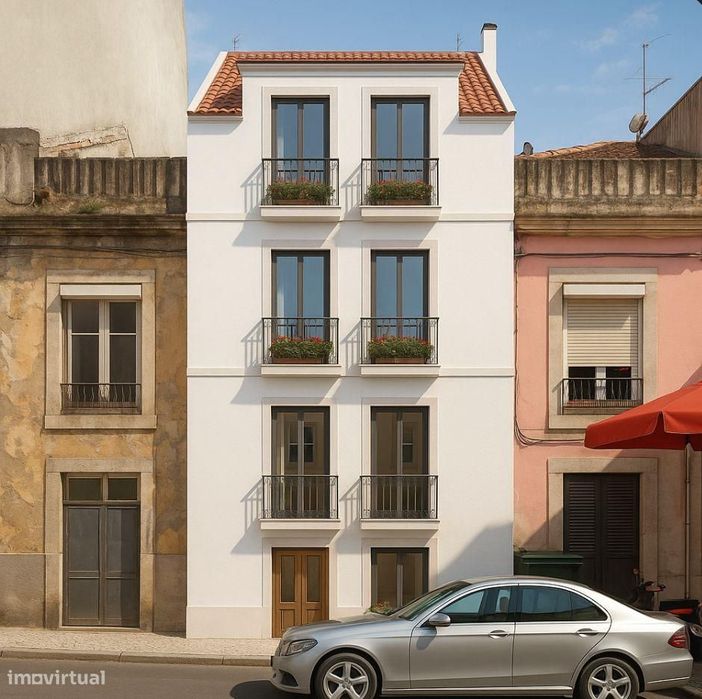 Prédio nas Olaias com projeto aprovado