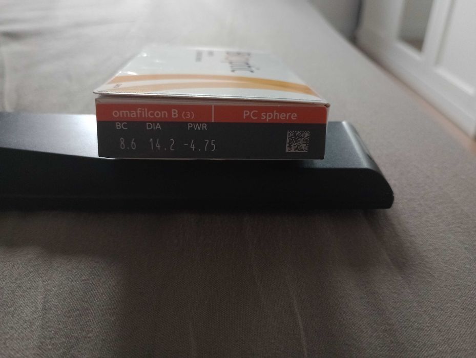 Miesięczne soczewki kontaktowe -4,75