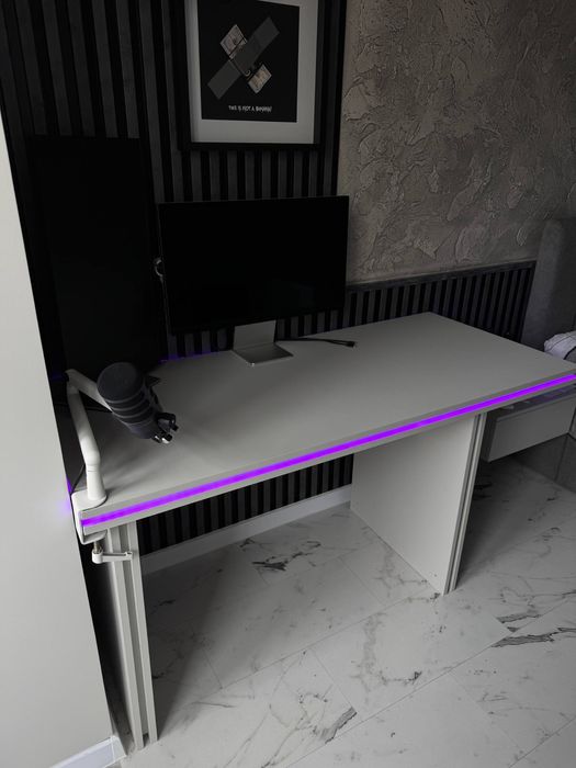 Стіл компьютерний з підсвіткою
